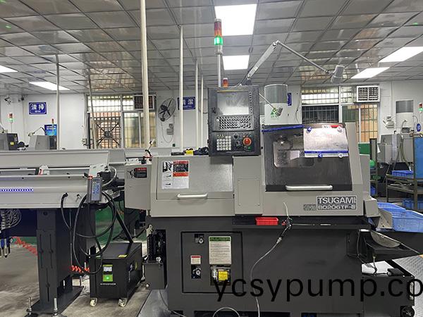 機(jī)(ji)器設(shè)備(bei)一(yi)角(jiao)