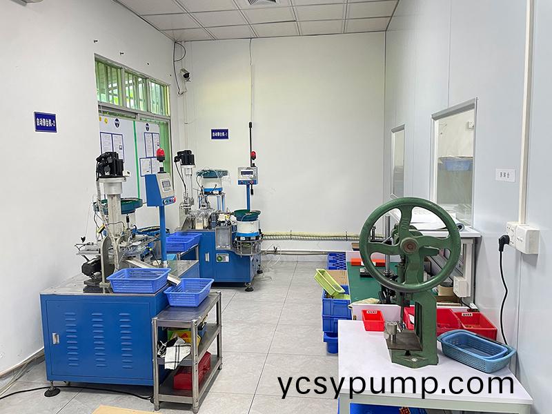 鉚郃(he)車(chē)(che)間(jian)